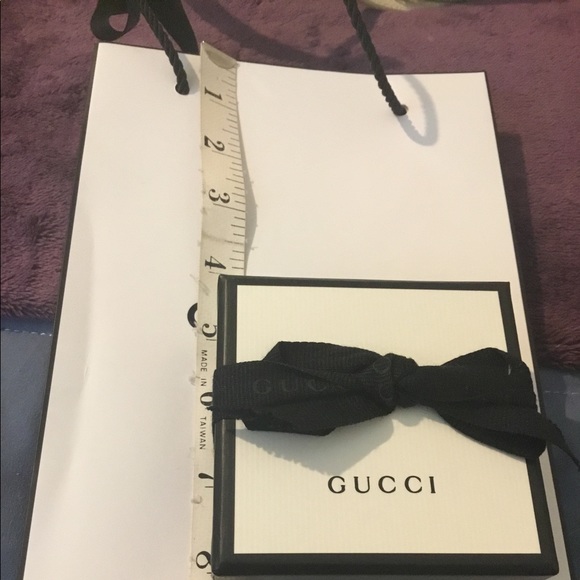 Authentic Gucci Small Jewelry Box & Ribbon - Picture 7 of 9
